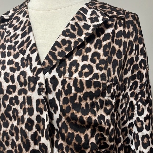 H&M leopard print button sown blouse with pocket - Picture 2 of 7
